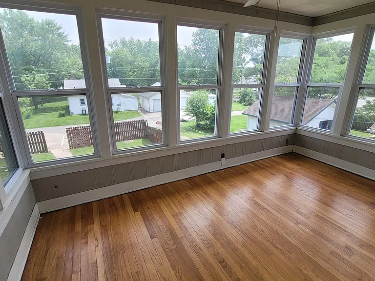 901 S Broadway St — Photo 17