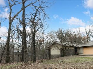 106 Red Fox Rd NE, Gravette, AR 72736