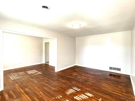 3rd image of 1100 Dunmire St