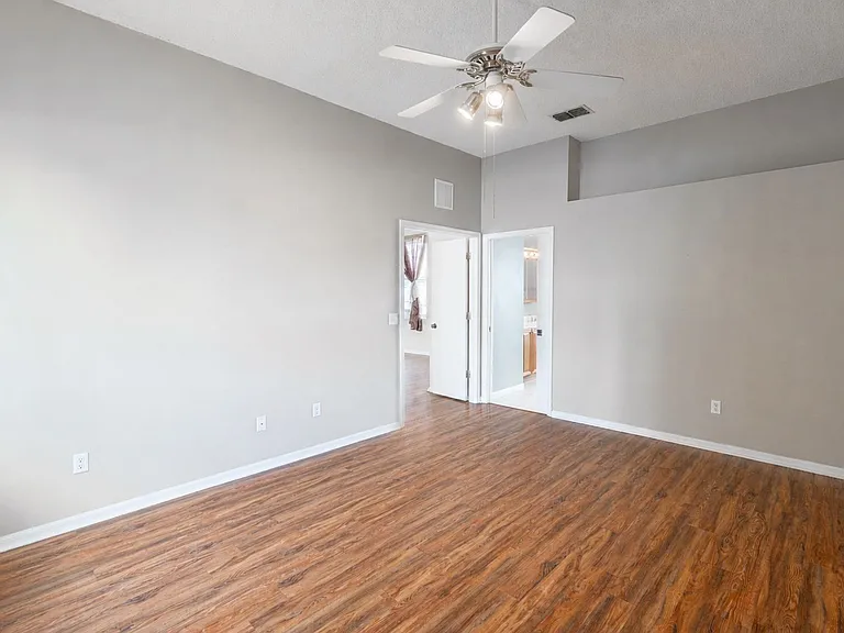 10435 Crestfield Dr — Photo 24