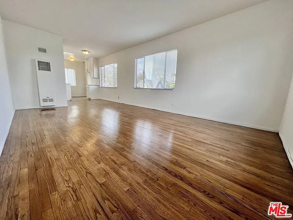 2 bed, 1.0 bath, 900 sqft, $2,500 — Photo 3
