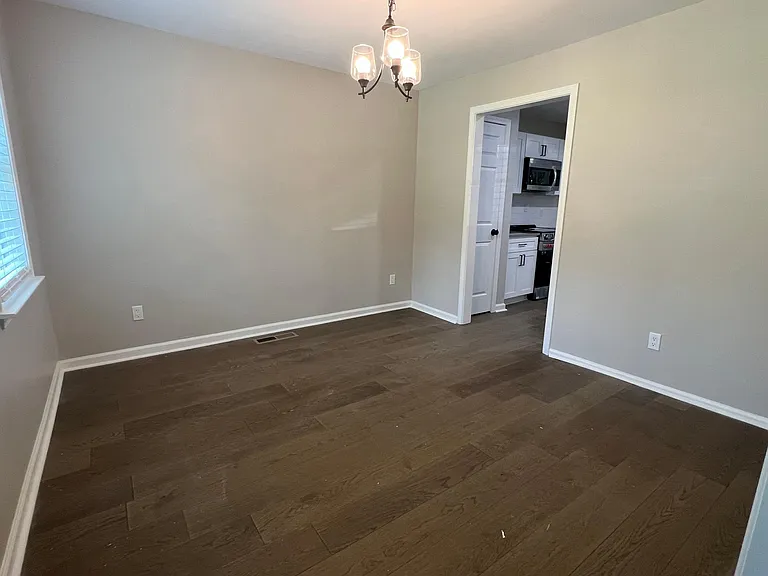 1884 Shamrock Dr — Photo 8