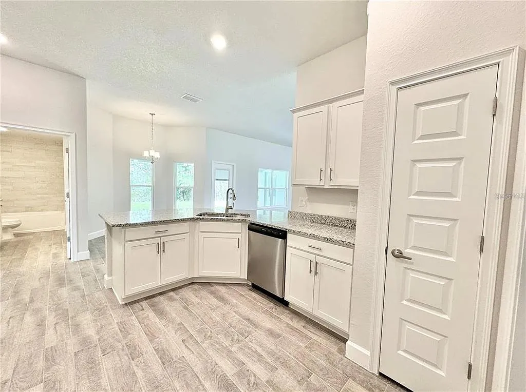 4 bed, 3.0 bath, 2508 sqft, $2,500 — Photo 4
