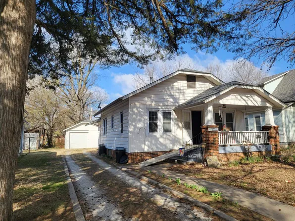 1319 John St, Winfield, KS 67156