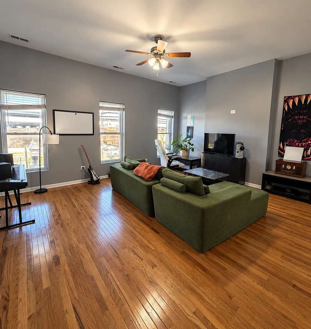 2337 W Lake St — Photo 2