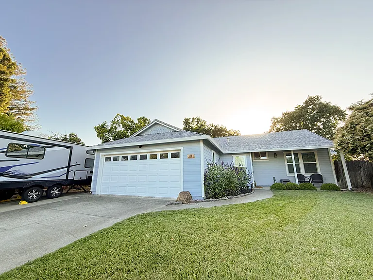 301 Temple Dr — Photo 1