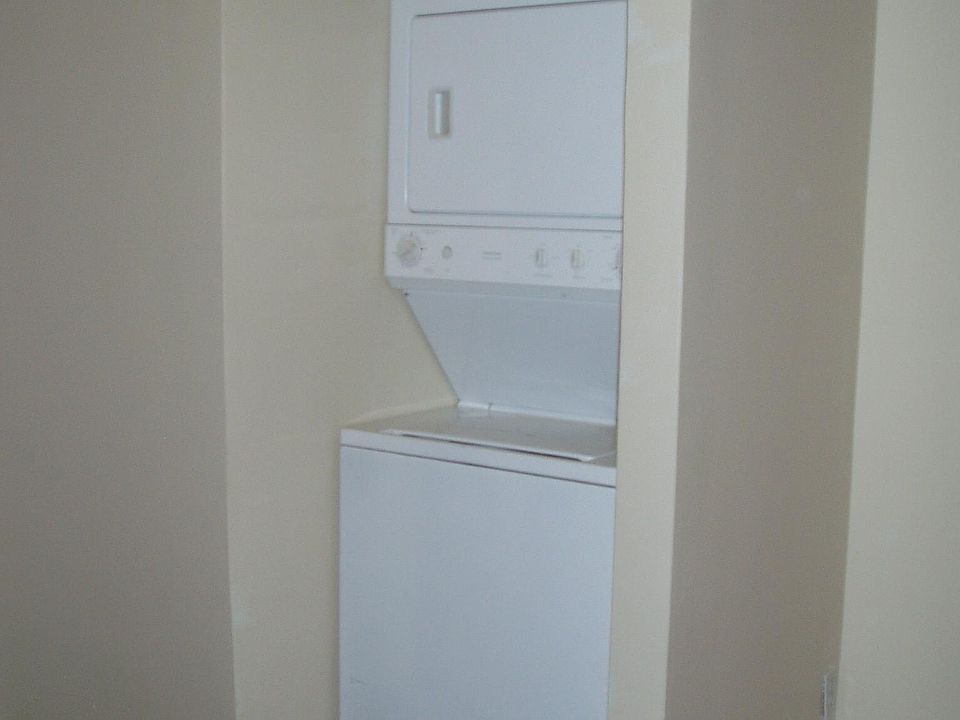 2nd image of 1916 N Bissell St #2