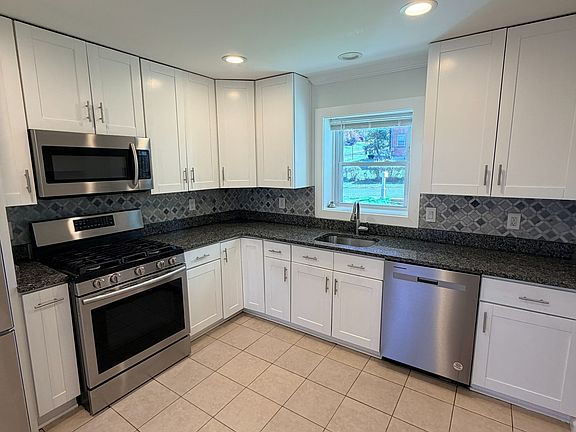2nd image of 610 Modoc Ln