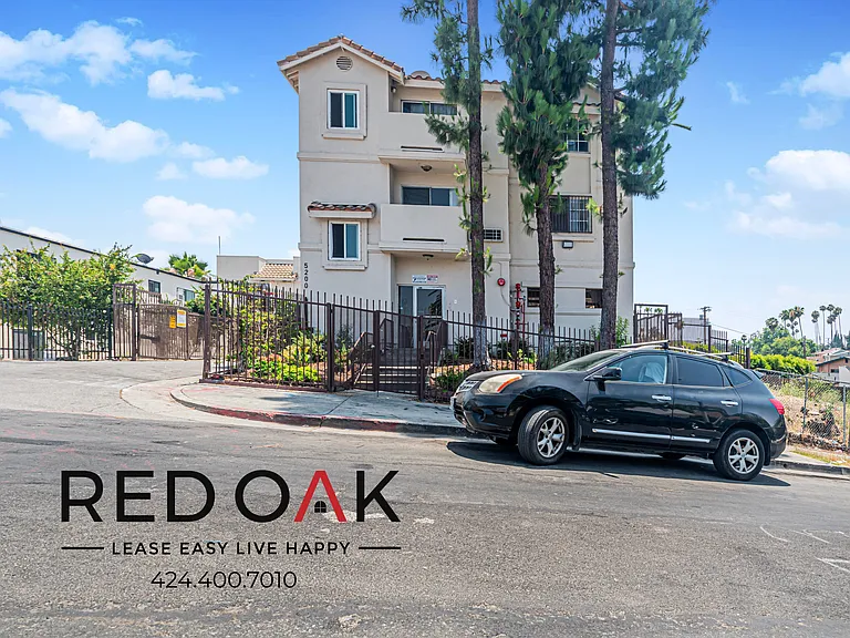 5200 Oakland St #201 — Photo 4