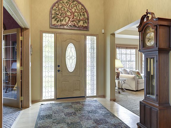 Two-story foyer