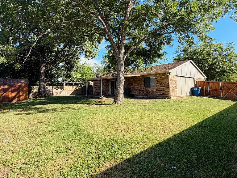 418 Woodcrest Way — Photo 2