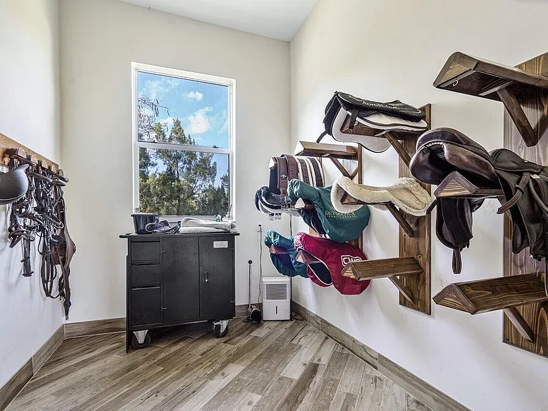 1382 Clydesdale Ave — Photo 7
