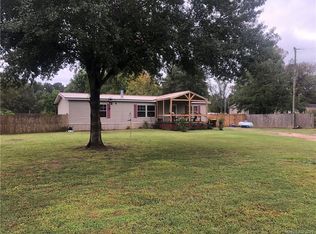 371 Hanson Dr, Doyline, LA 71023