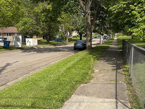 3rd image of 904 Homecrest Ave