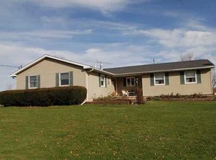 9791 Lewiston Rd, Middleport, NY 14105