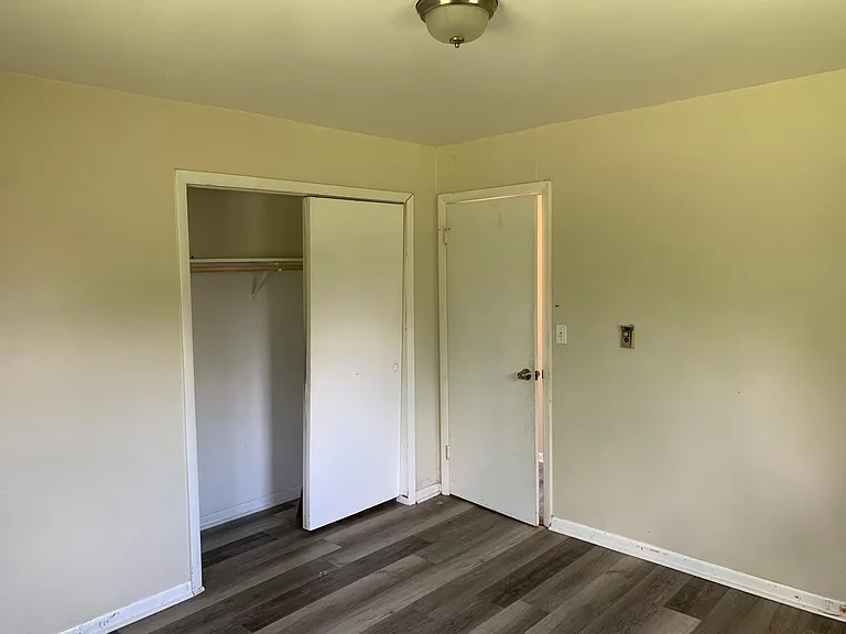 7542 Woodlawn Ave — Photo 12