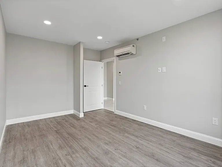 15002 Hillside Ave #508 — Photo 6