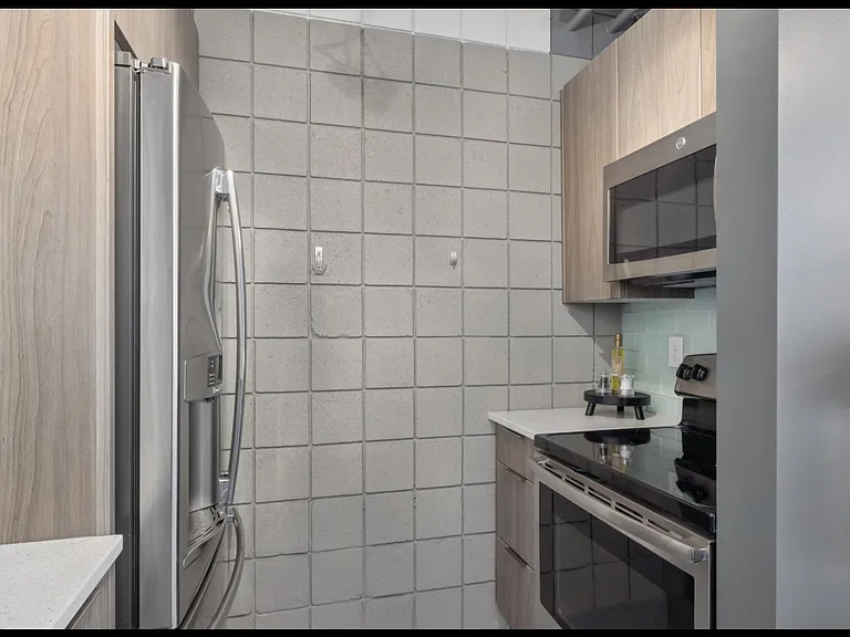 360 W Broadway #403 — Photo 6