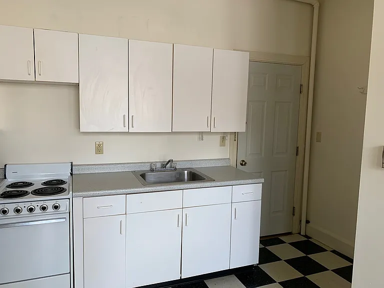 126 Spring St #1 — Photo 7