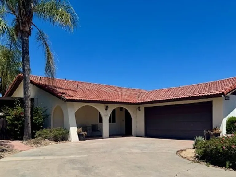 21963 Strawberry Ln — Photo 7
