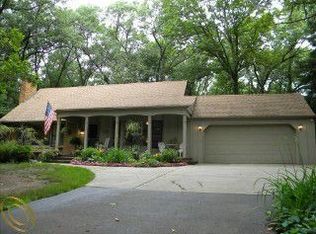 172 Oaklane Dr, Rochester Hills, MI 48306