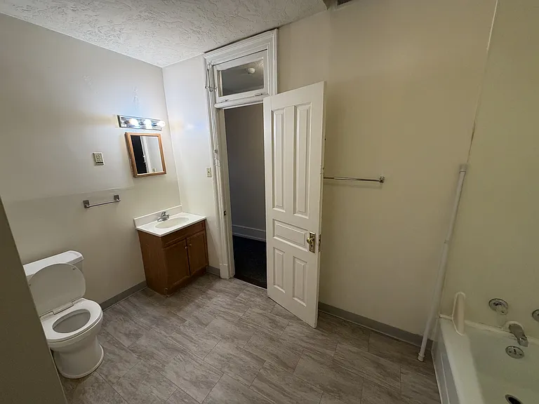 132 W Market St #2A — Photo 6