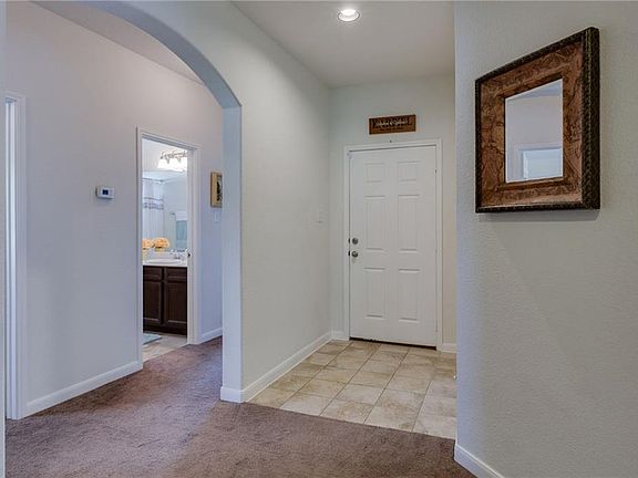 4th image of 5085 Royal Springs Dr