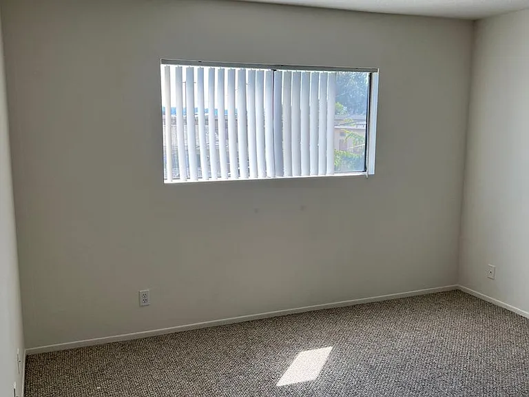 529 E Cedar Ave — Photo 6