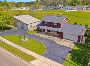 568 N Nash St, Hortonville, WI 54944