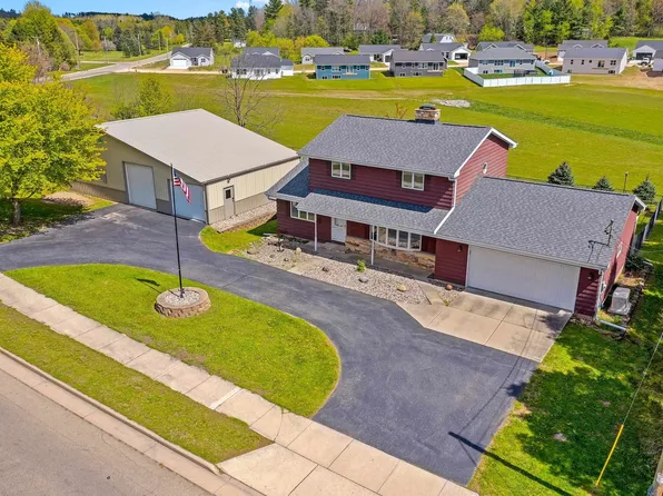 568 N Nash St, Hortonville, WI 54944
