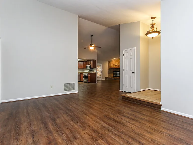 9119 Lansburgh Ct — Photo 2