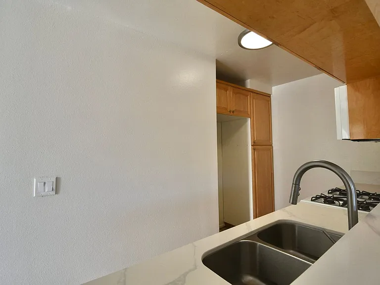 15520 Foothill Blvd — Photo 18