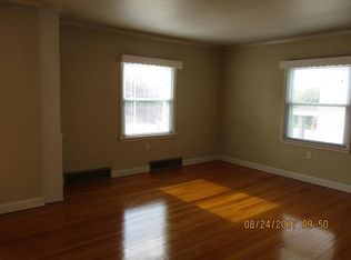 69 Hill St, Dubuque, IA 52001