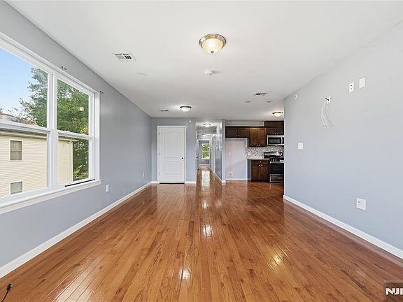 4th image of 574 S 11th Street