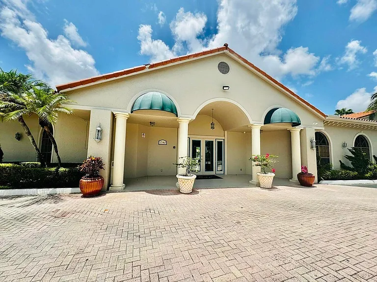1541 Windorah Way #E — Photo 38