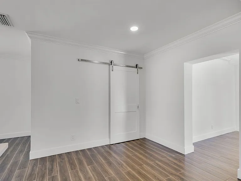 204 W Whitney Dr — Photo 12