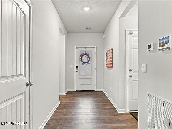 2nd image of 48 Banks Blvd