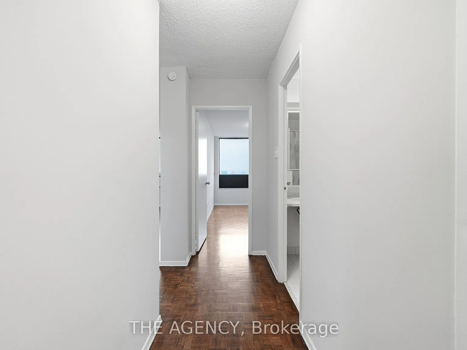 2350 Dundas St W — Photo 3