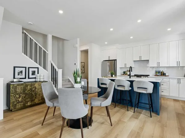 440 W 32nd Ave NW #4, Calgary, AB T2M 2P9