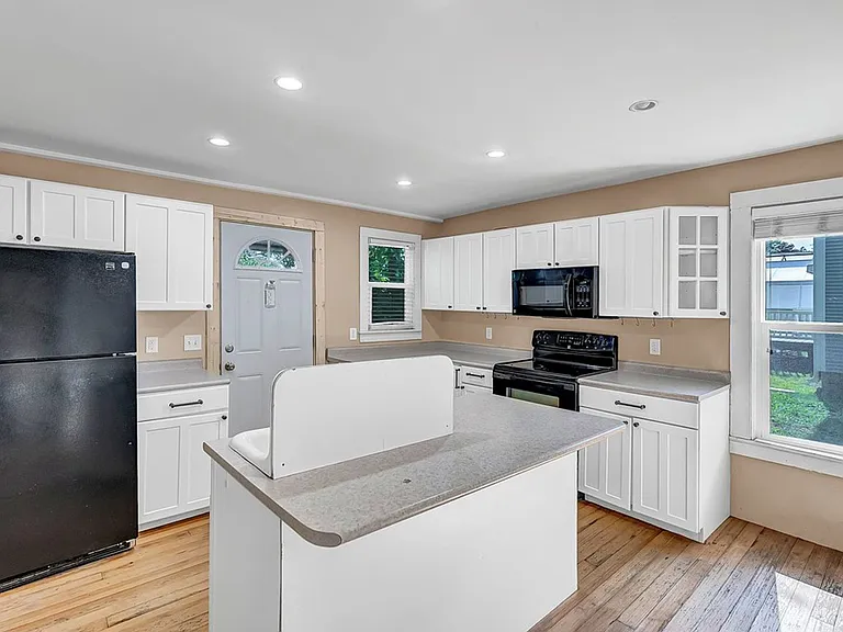406 W 12th St — Photo 10