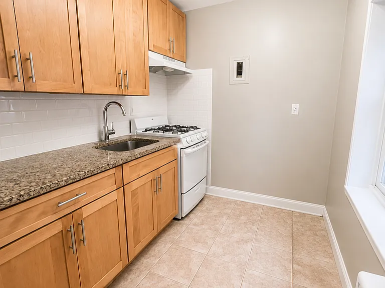 585-586 Elizabeth Ave #305 — Photo 1