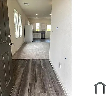 3 bed, 1200 sqft, $2,400 — Photo 4