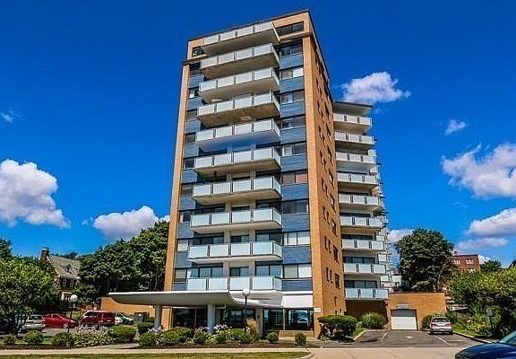 2nd image of 300 Lynn Shore Dr APT 211