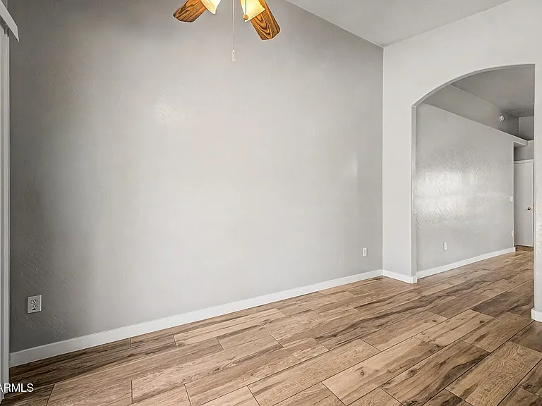 905 E Potter Dr — Photo 29