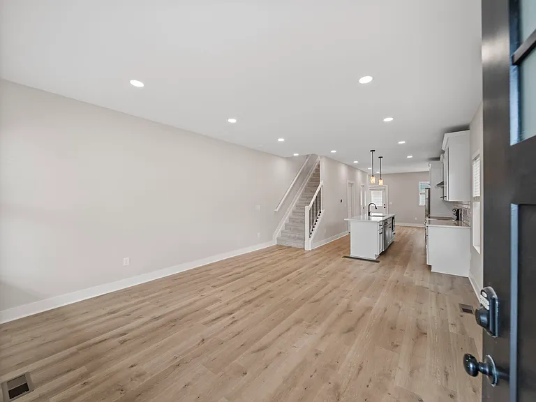 2589 Dayton Ave — Photo 7