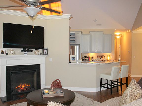 4th image of 2529 Brookville Drive #B