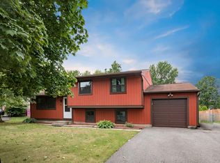 11 Donlin Dr, Rochester, NY 14624