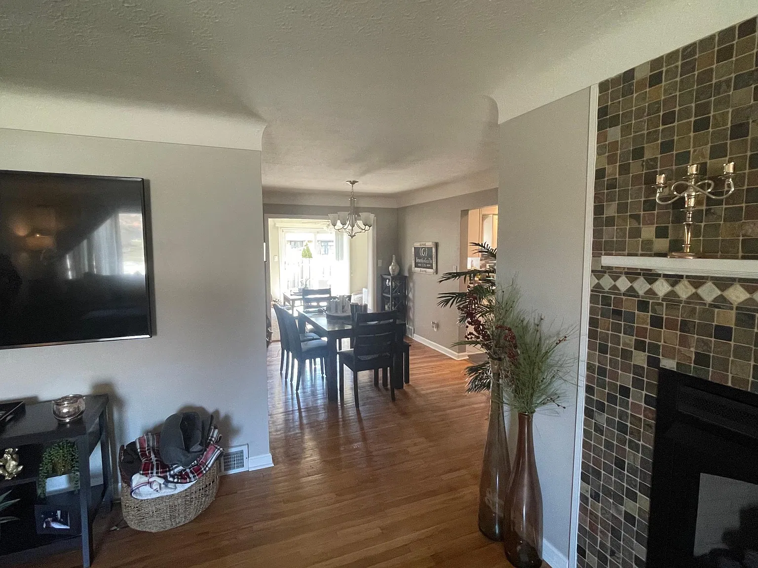 3 bed, 1.5 bath, 1229 sqft, $2,200 — Photo 3