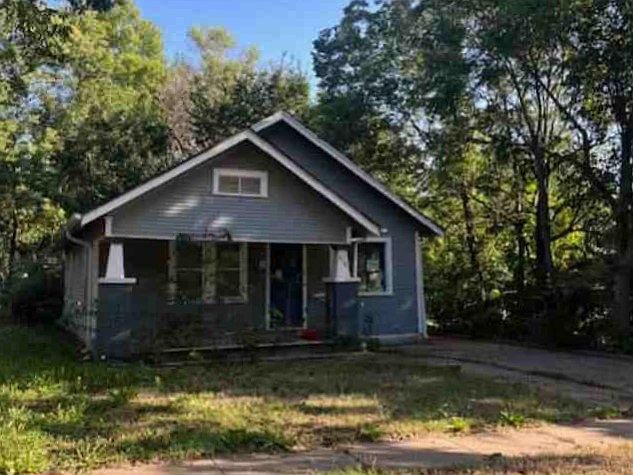 1st image of 618 W Carr Ave