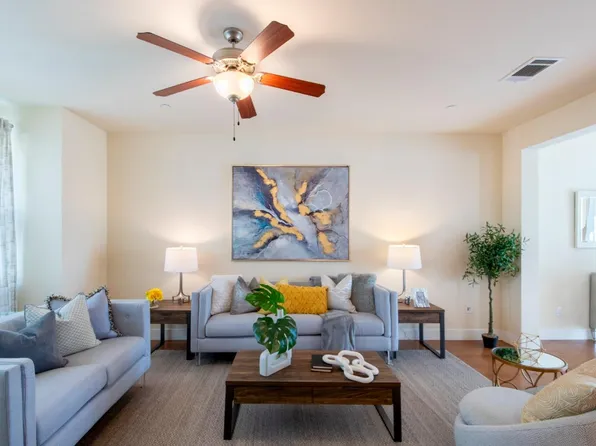 906 Arietta Dr, Mountain View, CA 94043
